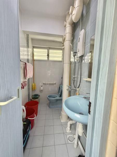 59 Chai Chee Road, 59 Chai Chee Road, 2 Bedrooms, 861 sqft, HDB Flat For Sale, by Paul C S Lim, 500246143 - Bathroom - PropertyGuru.com.sg