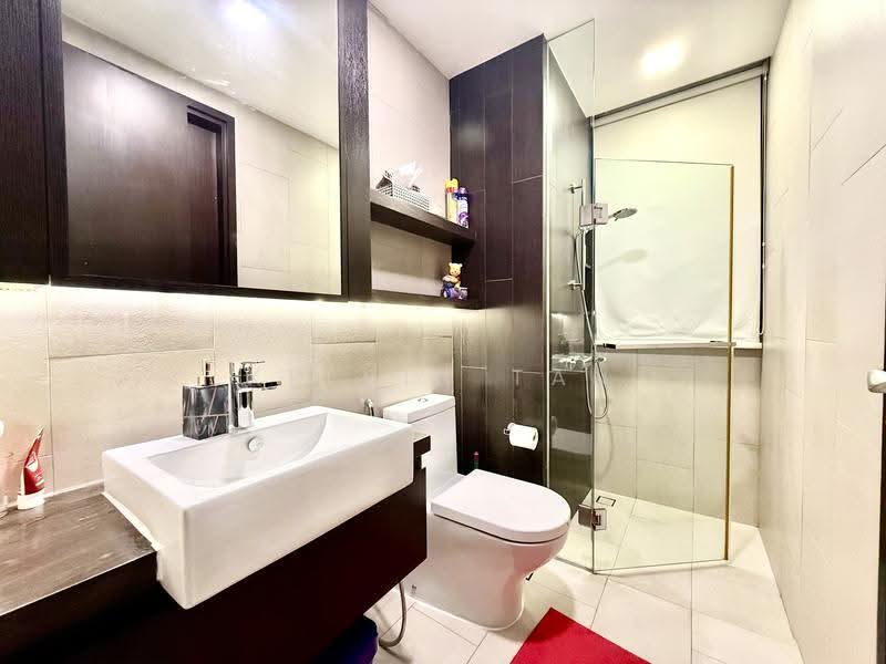 The Inflora, 53 Flora Drive, 4 Bedrooms, 1,335 sqft, Condominium For Sale, by Kelvin Tan, 500246152 - Bathroom - PropertyGuru.com.sg