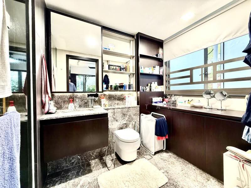 The Inflora, 53 Flora Drive, 4 Bedrooms, 1,335 sqft, Condominium For Sale, by Kelvin Tan, 500246152 - Bathroom - PropertyGuru.com.sg