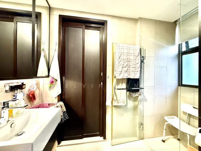 The Inflora, 53 Flora Drive, 4 Bedrooms, 1,335 sqft, Condominium For Sale, by Kelvin Tan, 500246152 - Bathroom - PropertyGuru.com.sg