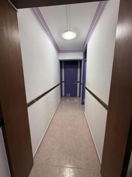 348 Kang Ching Road, 348 Kang Ching Road, Boon Lay / Jurong / Tuas, 3 Bedrooms, 1,302 sqft, HDB Flat For Sale, by S.M. SUNDARAM, 500246168 - Corridor - PropertyGuru.com.sg