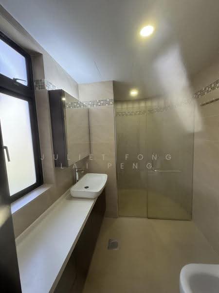 The Balmoral, 18 Balmoral Park, Tanglin / Holland / Bukit Timah, 4 Bedrooms, 2,660 sqft, Condominium For Sale, by Juliet Fong Lai Peng, 500246188 - Bathroom - PropertyGuru.com.sg