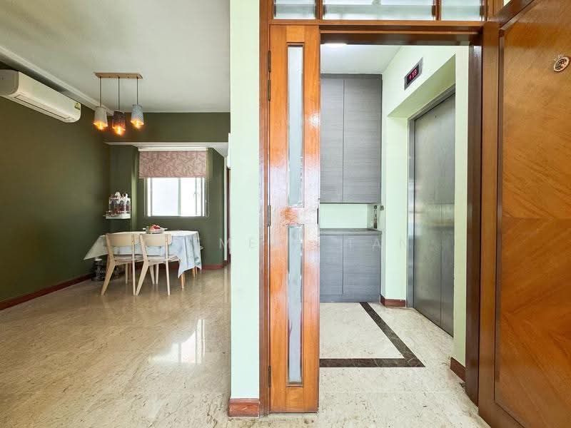 Palm Gardens, 2C Hong San Walk, Dairy Farm / Bukit Panjang / Choa Chu Kang, 2 Bedrooms, 958 sqft, Condominium For Sale, by Clement Tan, 500246192 - Dining Room & Private Lift Foyer - PropertyGuru.com.sg