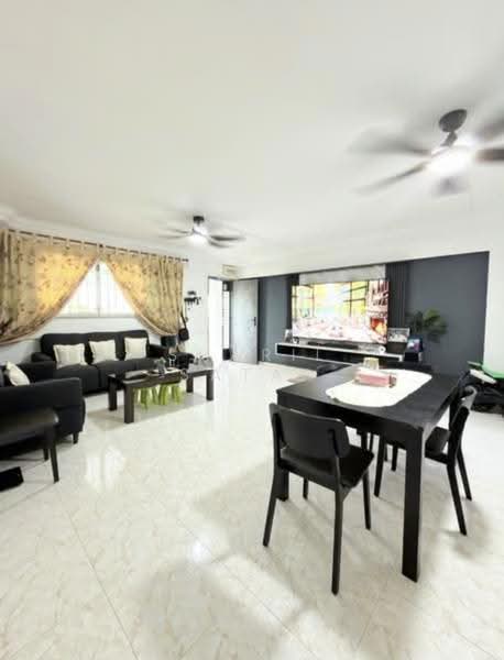 293 Tampines Street 22, 293 Tampines Street 22, 3 Bedrooms, 1,119 sqft, HDB Flat For Sale, by Sharil Satar, 500246198 - Living Room - PropertyGuru.com.sg