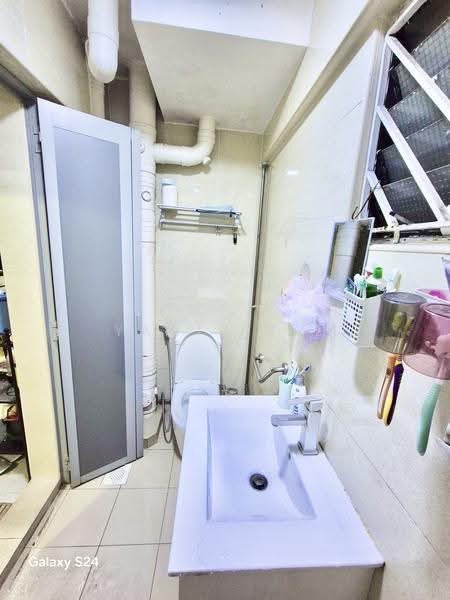 113 Bukit Purmei Road, 113 Bukit Purmei Road, Harbourfront / Telok Blangah, 3 Bedrooms, 1,184 sqft, HDB Flat For Sale, by Yani Eril, 500246201 - Bathroom - PropertyGuru.com.sg