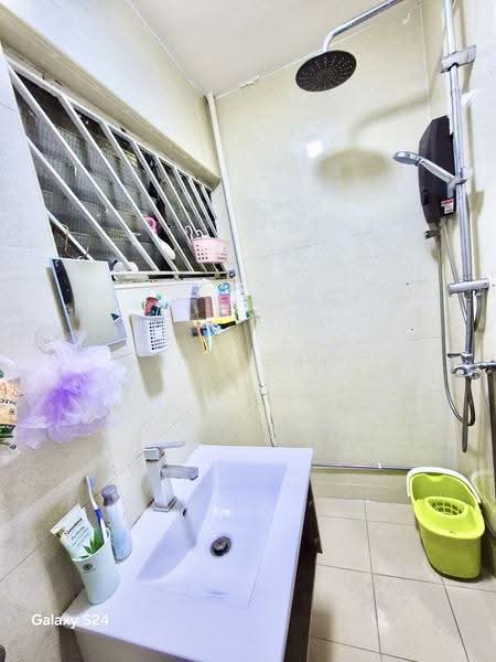 113 Bukit Purmei Road, 113 Bukit Purmei Road, Harbourfront / Telok Blangah, 3 Bedrooms, 1,184 sqft, HDB Flat For Sale, by Yani Eril, 500246201 - Bathroom - PropertyGuru.com.sg