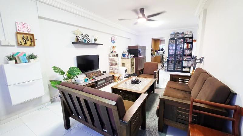 287 Yishun Avenue 6, 287 Yishun Avenue 6, Sembawang / Yishun, 3 Bedrooms, 1,130 sqft, HDB Flat For Sale, by Ina Sultan, 500246202 - Living Room - PropertyGuru.com.sg