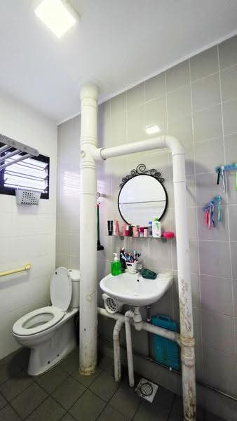 287 Yishun Avenue 6, 287 Yishun Avenue 6, Sembawang / Yishun, 3 Bedrooms, 1,130 sqft, HDB Flat For Sale, by Ina Sultan, 500246202 - Bathroom - PropertyGuru.com.sg