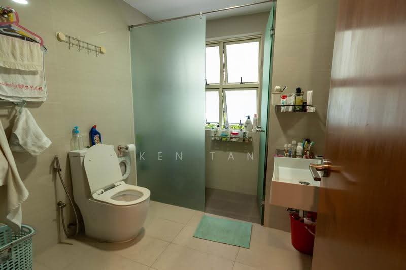 Horizon Green, Ang Mo Kio Avenue 2, Ang Mo Kio / Bishan / Thomson, 5 Bedrooms, 3,379 sqft, Terraced House For Sale, by Ken Tan, 500246211 - Bathroom - PropertyGuru.com.sg