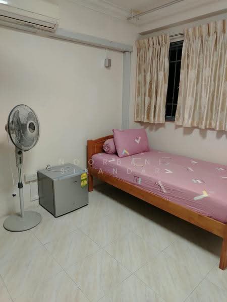 460 Tampines Street 42, 460 Tampines Street 42, Pasir Ris / Tampines, Room Rental, 200 sqft, HDB Flat For Rent, by Noorbani Sikandar, 500246219 - Bedroom - PropertyGuru.com.sg
