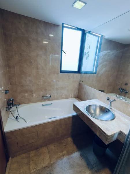 Blue Horizon, 21 West Coast Crescent, Buona Vista / West Coast / Clementi New Town, 3 Bedrooms, 1,152 sqft, Condominium For Sale, by Tristan Liu, 500246225 - Bathroom - PropertyGuru.com.sg