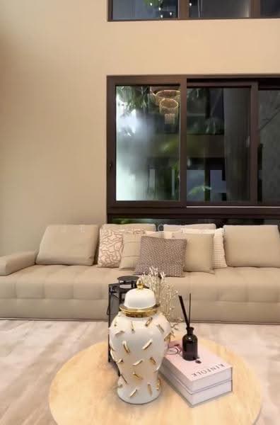 NEW SEMI-D. CURATED FOR MODERN LIFESTYLE LIVING 2IN1. LUXURIOUS. JEAN 93571119, Fernhill/Stevens/Robin/Orchard, Tanglin / Holland / Bukit Timah, 5 Bedrooms, 7,440 sqft, Semi-Detached House For Sale, by Jean Ong, 500246232 - Living Room - PropertyGuru.com.sg