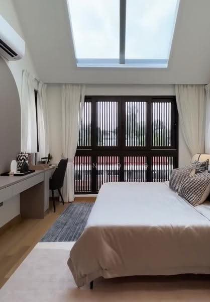 NEW SEMI-D. CURATED FOR MODERN LIFESTYLE LIVING 2IN1. LUXURIOUS. JEAN 93571119, Fernhill/Stevens/Robin/Orchard, Tanglin / Holland / Bukit Timah, 5 Bedrooms, 7,440 sqft, Semi-Detached House For Sale, by Jean Ong, 500246232 - Bedroom - PropertyGuru.com.sg