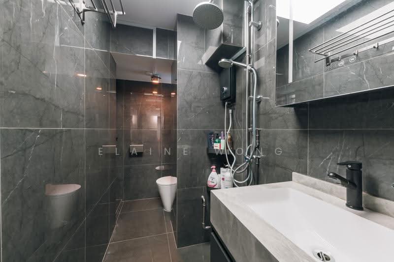 5 Telok Blangah Crescent, 5 Telok Blangah Crescent, 5 Bedrooms, 1,571 sqft, HDB Flat For Sale, by Elaine Wong, 500246247 - Bathroom - PropertyGuru.com.sg