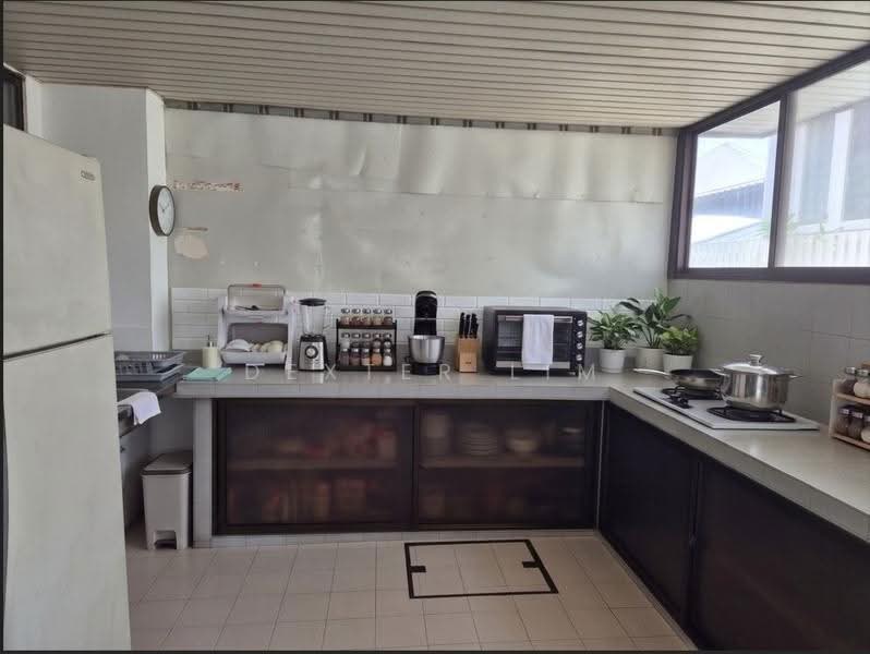 4 Bedroom Whole Unit for Rent in Siglap, Near MRT, East Coast / Marine Parade, 4 Bedrooms, 2,000 sqft, Semi-Detached House For Rent, by Dexter Lim, 500246249 - Kitchen - PropertyGuru.com.sg