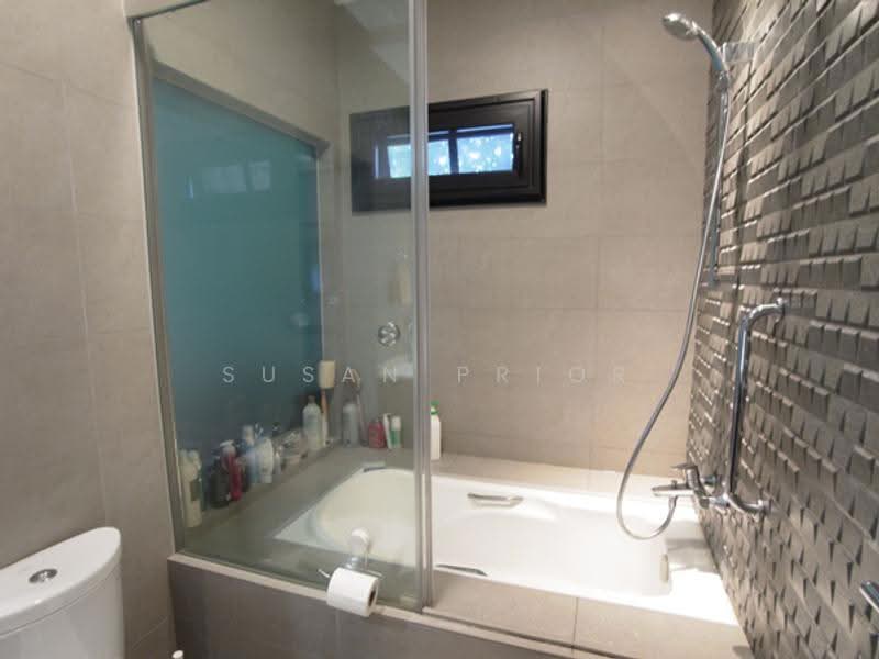 Clementi Park Facing Garden 3+2 Private/Renovated, Clementi Park, Sunset Way, 4 Bedrooms, 1,754 sqft, Condominium For Sale, by Susan Prior, 500246251 - Bathroom - PropertyGuru.com.sg