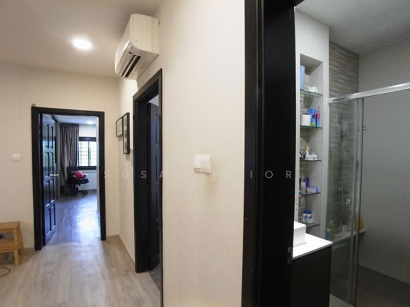 Clementi Park Facing Garden 3+2 Private/Renovated, Clementi Park, Sunset Way, 4 Bedrooms, 1,754 sqft, Condominium For Sale, by Susan Prior, 500246251 - Corridor - PropertyGuru.com.sg