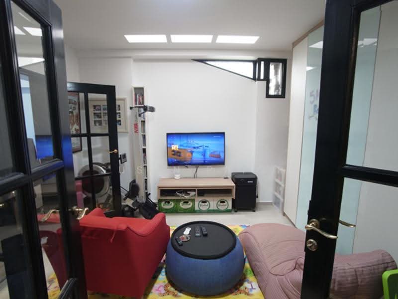 Clementi Park Facing Garden 3+2 Private/Renovated, Clementi Park, Sunset Way, 4 Bedrooms, 1,754 sqft, Condominium For Sale, by Susan Prior, 500246251 - Living Room - PropertyGuru.com.sg