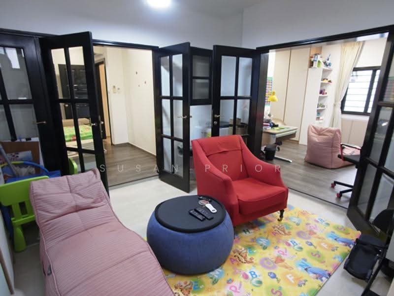 Clementi Park Facing Garden 3+2 Private/Renovated, Clementi Park, Sunset Way, 4 Bedrooms, 1,754 sqft, Condominium For Sale, by Susan Prior, 500246251 - Living Room - PropertyGuru.com.sg