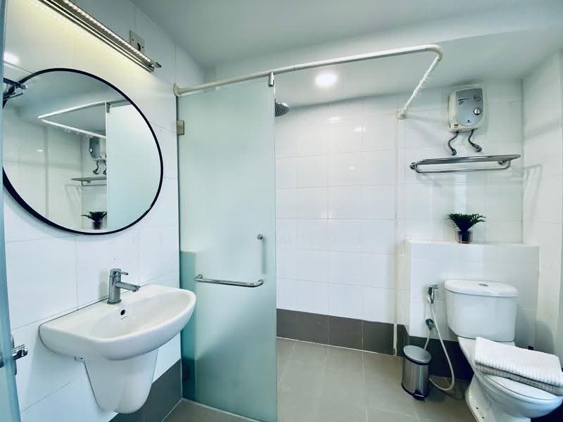Kinta, Farrer Park / Serangoon Rd, 2 Bedrooms, 592 sqft, Apartment For Rent, by Gupta Sameer Raj, 500246270 - Bathroom - PropertyGuru.com.sg