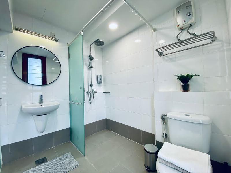 Kinta, Farrer Park / Serangoon Rd, 2 Bedrooms, 592 sqft, Apartment For Rent, by Gupta Sameer Raj, 500246270 - Bathroom - PropertyGuru.com.sg
