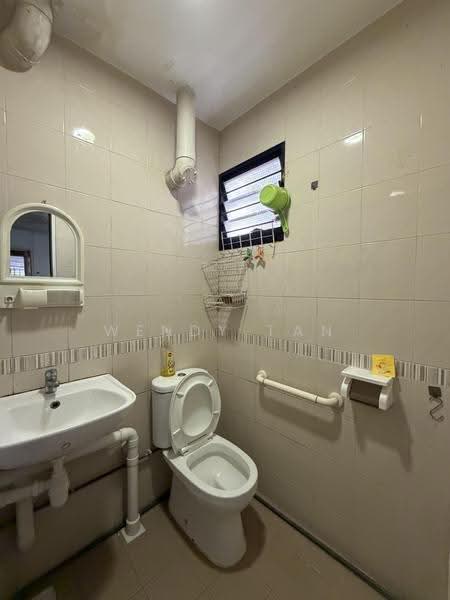 639 Ang Mo Kio Avenue 6, 639 Ang Mo Kio Avenue 6, Ang Mo Kio / Bishan / Thomson, 2 Bedrooms, 721 sqft, HDB Flat For Rent, by Wendy Tan, 500246300 - Bathroom - PropertyGuru.com.sg