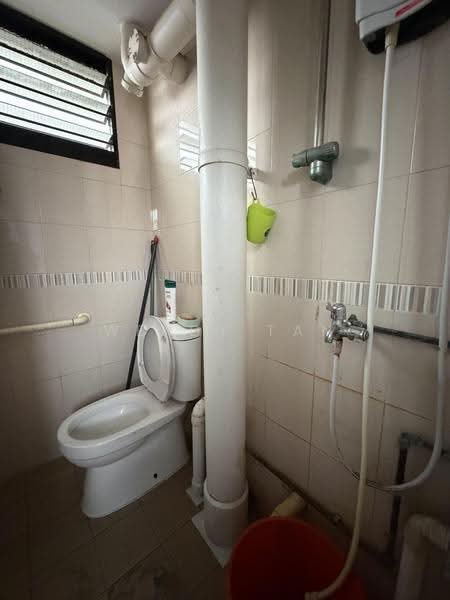 639 Ang Mo Kio Avenue 6, 639 Ang Mo Kio Avenue 6, Ang Mo Kio / Bishan / Thomson, 2 Bedrooms, 721 sqft, HDB Flat For Rent, by Wendy Tan, 500246300 - Bathroom - PropertyGuru.com.sg