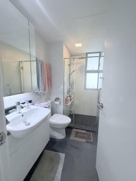 Lakeholmz, 82 Corporation Road, Boon Lay / Jurong / Tuas, 3 Bedrooms, 1,324 sqft, Condominium For Sale, by Anthea Yeo 杨丽娇, 500246324 - Bathroom - PropertyGuru.com.sg