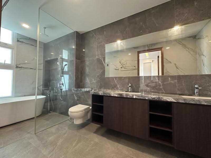 Serangoon Garden Estate, Bridport Avenue, Hougang / Punggol / Sengkang, 4 Bedrooms, 4,500 sqft, Semi-Detached House For Rent, by Nicole Chia, 500246328 - Bathroom - PropertyGuru.com.sg