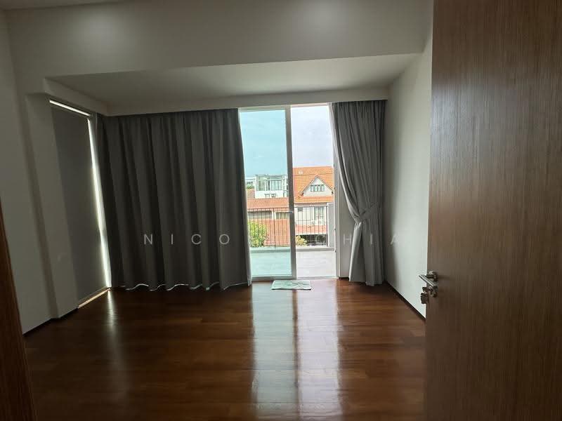Serangoon Garden Estate, Bridport Avenue, Hougang / Punggol / Sengkang, 4 Bedrooms, 4,500 sqft, Semi-Detached House For Rent, by Nicole Chia, 500246328 - Balcony - PropertyGuru.com.sg