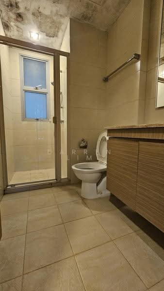 The Lakeshore, 31 Jurong West Street 41, Boon Lay / Jurong / Tuas, 3 Bedrooms, 1,109 sqft, Condominium For Sale, by Darren Lim, 500246344 - Bathroom - PropertyGuru.com.sg