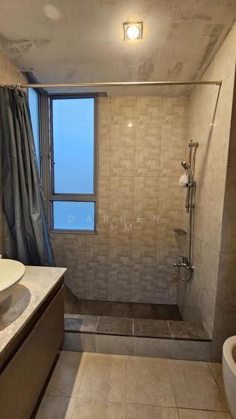 The Lakeshore, 31 Jurong West Street 41, Boon Lay / Jurong / Tuas, 3 Bedrooms, 1,109 sqft, Condominium For Sale, by Darren Lim, 500246344 - Bathroom - PropertyGuru.com.sg