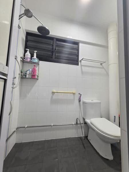 627 Hougang Avenue 8, 627 Hougang Avenue 8, Room Rental, 180 sqft, HDB Flat For Rent, by Marcus Lim, 500246366 - Bathroom - PropertyGuru.com.sg