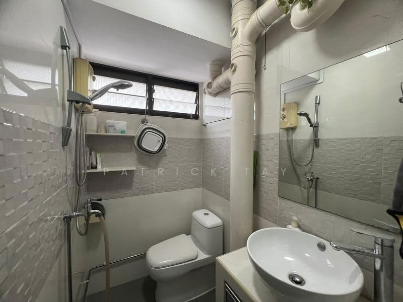 329 Ang Mo Kio Avenue 3, 329 Ang Mo Kio Avenue 3, Ang Mo Kio / Bishan / Thomson, 2 Bedrooms, 947 sqft, HDB Flat For Sale, by Patrick Tay, 500246369 - Bathroom - PropertyGuru.com.sg