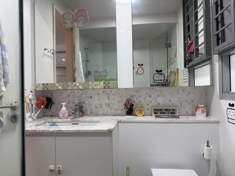 The Minton, 147 Hougang Street 11, Hougang / Punggol / Sengkang, 3 Bedrooms, 1,334 sqft, Condominium For Rent, by Julia Khoo, 500246380 - Bathroom - PropertyGuru.com.sg