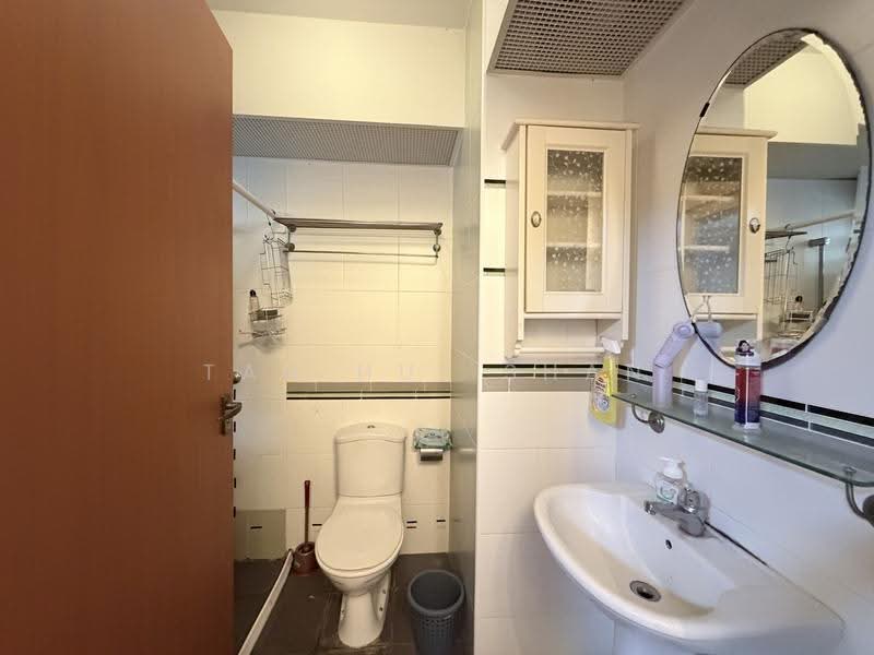 58 Havelock Road, 58 Havelock Road, 3 Bedrooms, 1,012 sqft, HDB Flat For Rent, by Tan Hui Shan, 500246398 - Bathroom - PropertyGuru.com.sg