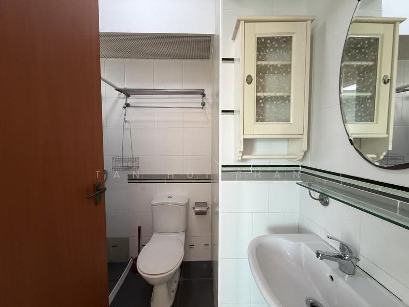 58 Havelock Road, 58 Havelock Road, Alexandra / Commonwealth, 3 Bedrooms, 1,012 sqft, HDB Flat For Rent, by Tan Hui Shan, 500246398 - Bathroom - PropertyGuru.com.sg