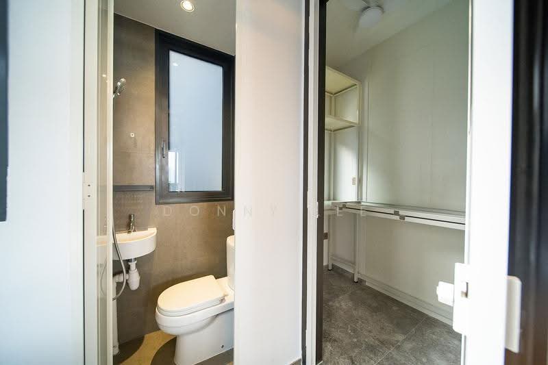 Hyll on Holland, 89 Holland Road, Tanglin / Holland / Bukit Timah, 3 Bedrooms, 1,055 sqft, Condominium For Sale, by Donny Lee, 500246410 - Bathroom - PropertyGuru.com.sg