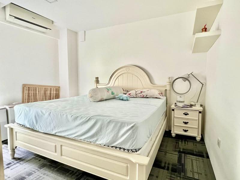 2 Storey Plus Attic Detached With Lush Green Landscape, Gorgeous Pool For Sale, Namly Avenue, Namly Garden, Namly Drive, Namly View, Tanglin / Holland / Bukit Timah, 6 Bedrooms, 5,400 sqft, Detached House For Sale, by Roy Low, 500246412 - Bedroom - PropertyGuru.com.sg