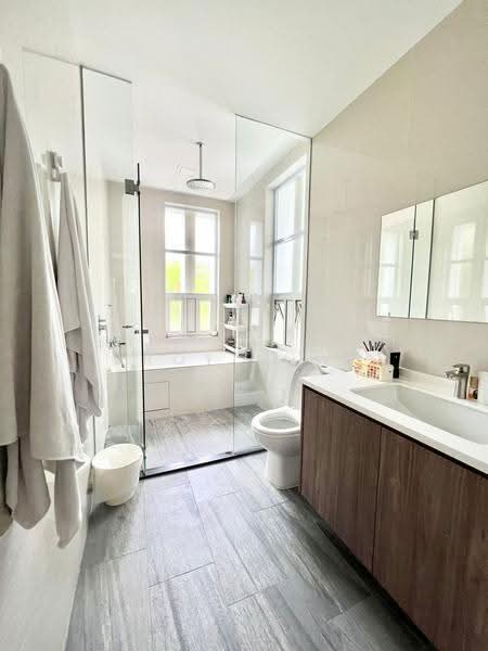 2 Storey Plus Attic Detached With Lush Green Landscape, Gorgeous Pool For Sale, Namly Avenue, Namly Garden, Namly Drive, Namly View, Tanglin / Holland / Bukit Timah, 6 Bedrooms, 5,400 sqft, Detached House For Sale, by Roy Low, 500246412 - Bathroom - PropertyGuru.com.sg