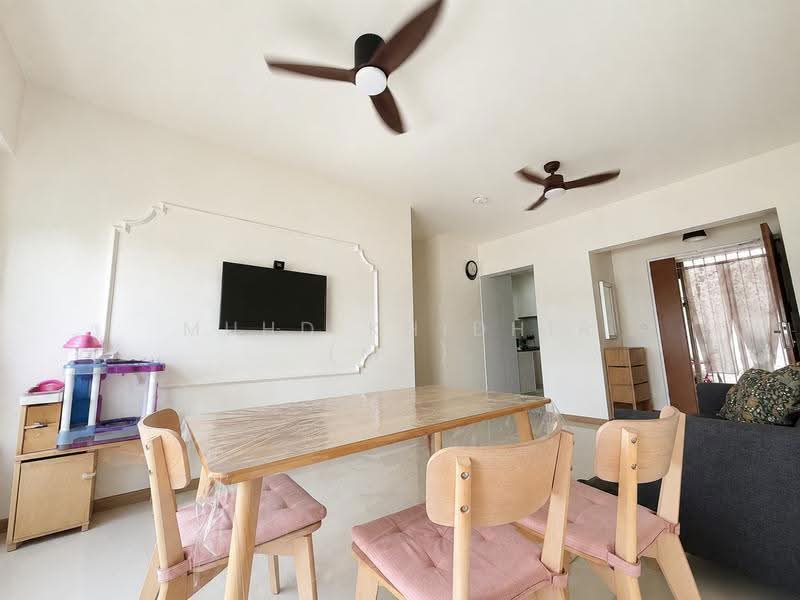 626A Tampines Street 61, 626A Tampines Street 61, 3 Bedrooms, 1,001 sqft, HDB Flat For Sale, by Muhd Khidhir (MK), 500246421 - Living Room - PropertyGuru.com.sg