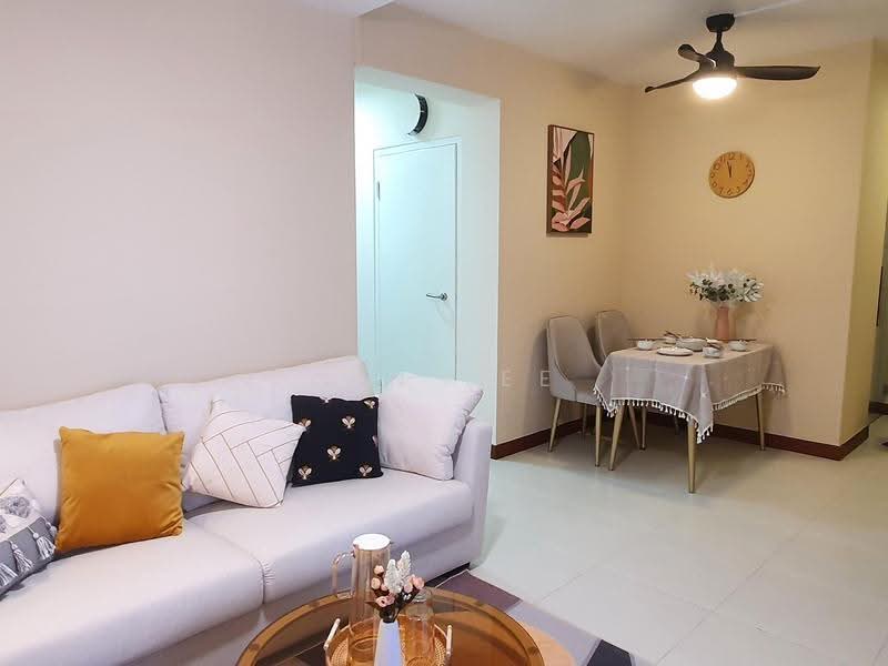 316A Yishun Greenwalk, 316A Yishun Avenue 9, Sembawang / Yishun, 2 Bedrooms, 721 sqft, HDB Flat For Sale, by Win Lee, 500246425 - Living Room - PropertyGuru.com.sg