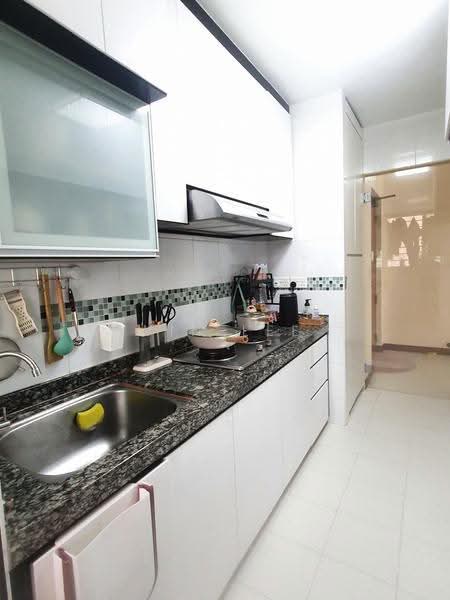 316A Yishun Greenwalk, 316A Yishun Avenue 9, Sembawang / Yishun, 2 Bedrooms, 721 sqft, HDB Flat For Sale, by Win Lee, 500246425 - Kitchen - PropertyGuru.com.sg