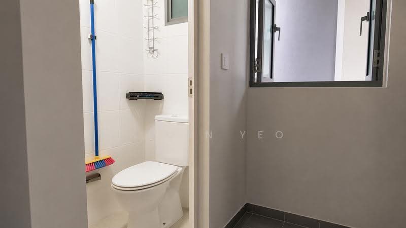 Double Bay Residences, 19B Simei Street 4, 3 Bedrooms, 1,367 sqft, Condominium For Sale, by Osborn Yeo, 500246451 - Yard W/C - PropertyGuru.com.sg