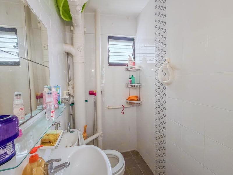 110 Yishun Ring Road, 110 Yishun Ring Road, Sembawang / Yishun, 2 Bedrooms, 689 sqft, HDB Flat For Sale, by Sherris Hui, 500246452 - Bathroom - PropertyGuru.com.sg