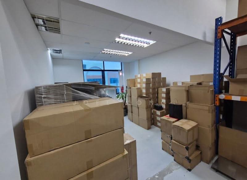 own door fitted condition unit with windows!, pallet wide entrance; fitted condition; suits office + store!, Hougang / Punggol / Sengkang, 1,169 sqft, Light Industrial (B1) For Rent, by Joel Yong, 500246480 - CommercialGuru.com.sg