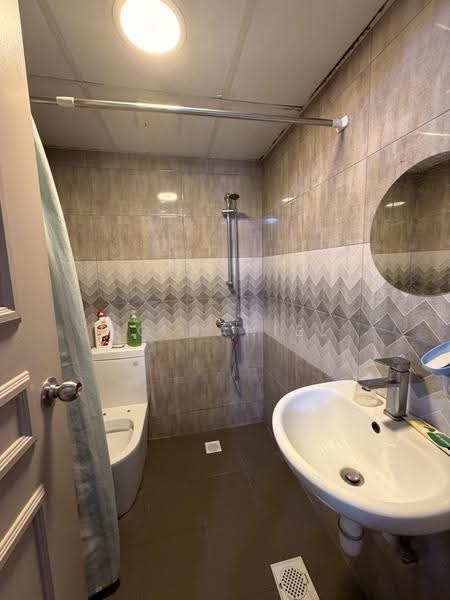 Escada View, 53 Lengkong Empat, Eunos / Geylang / Paya Lebar, 3 Bedrooms, 1,200 sqft, Condominium For Sale, by Ng Daniel, 500246488 - Bathroom - PropertyGuru.com.sg