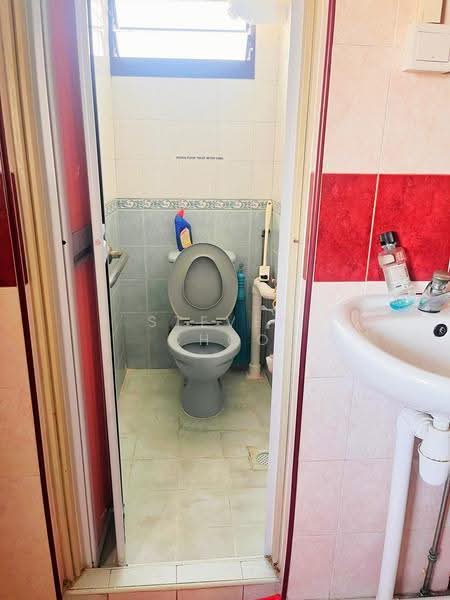 119 Ho Ching Road, 119 Ho Ching Road, Boon Lay / Jurong / Tuas, Room Rental, 120 sqft, HDB Flat For Rent, by Steven Choo, 500246494 - Bathroom - PropertyGuru.com.sg