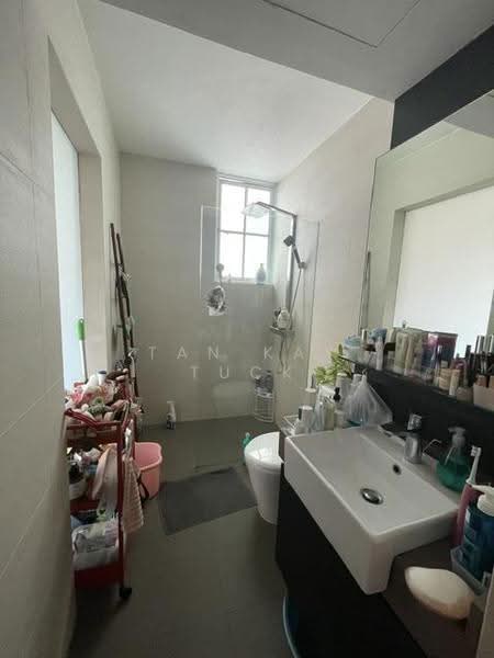 Eastwood Green, 10 Eastwood Road, Bedok / Upper East Coast, 3 Bedrooms, 1,173 sqft, Condominium For Sale, by Tan Kay Tuck, 500246496 - master bathroom - PropertyGuru.com.sg
