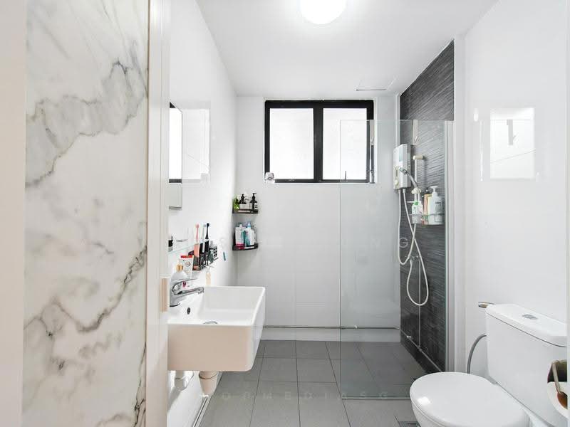 Silahis Apartments, 121 Lorong K Telok Kurau, East Coast / Marine Parade, 3 Bedrooms, 1,280 sqft, Apartment For Sale, by Maisie Wong, 500246500 - Bathroom - PropertyGuru.com.sg